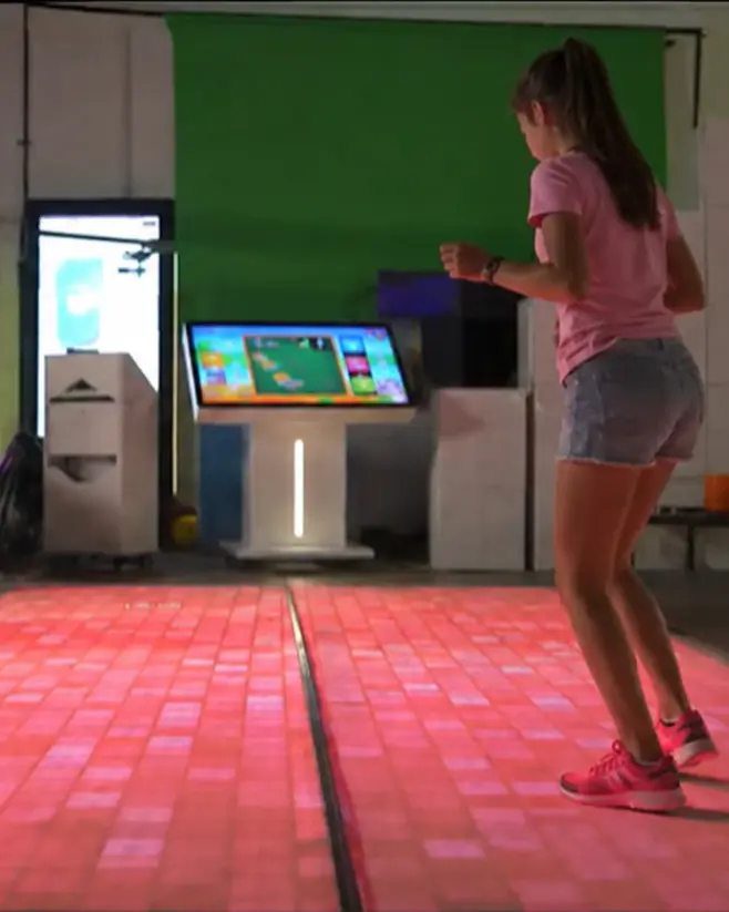 Immersive interactive floor experience