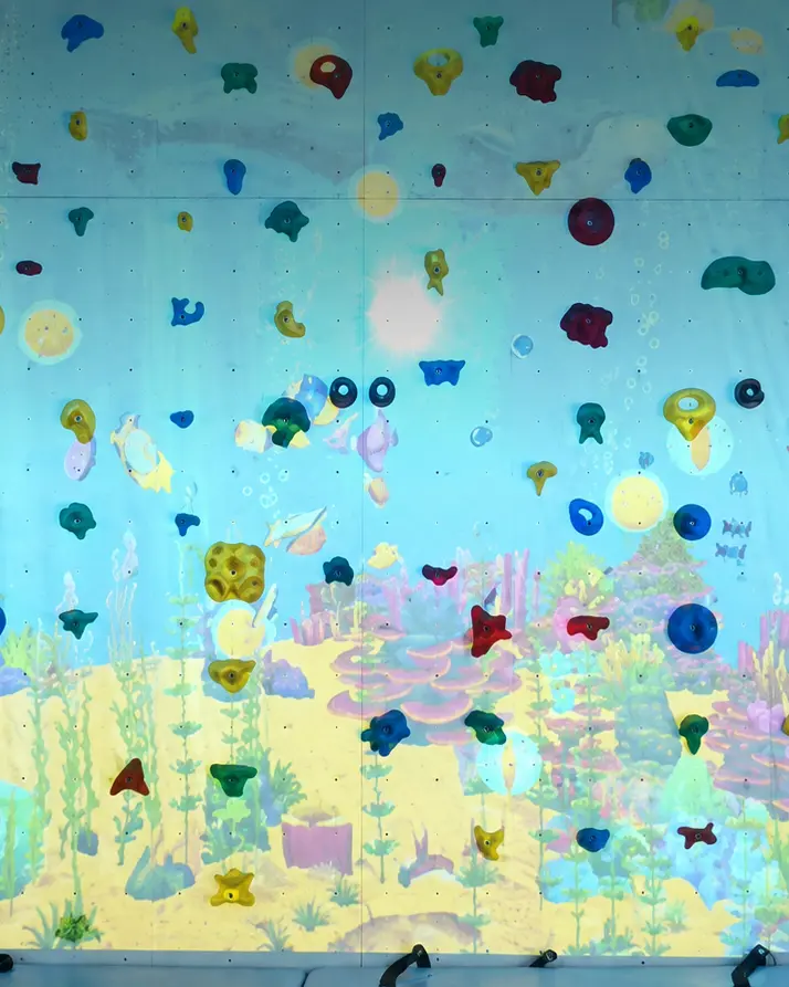 Underwater sensory climbing wall game